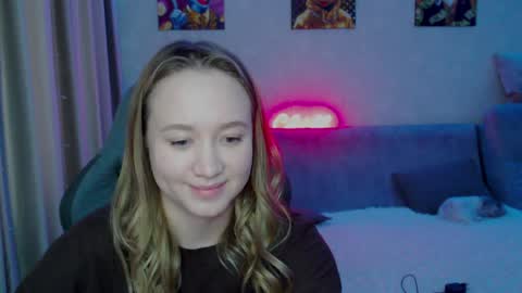 _lalune_ online show from January 11, 6:56 am