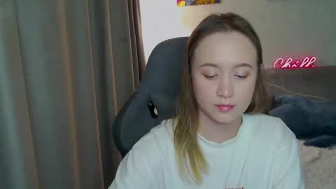 _lalune_ online show from March 1, 1:22 am