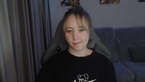 _lalune_ online show from March 10, 4:03 pm