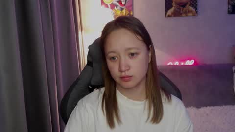 _lalune_ online show from September 16, 8:04 am