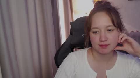 _lalune_ online show from September 19, 12:17 pm