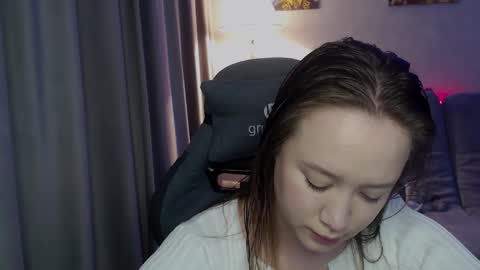 _lalune_ online show from October 6, 3:04 am