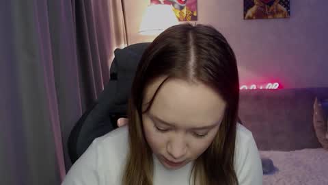 _lalune_ online show from October 17, 6:05 am