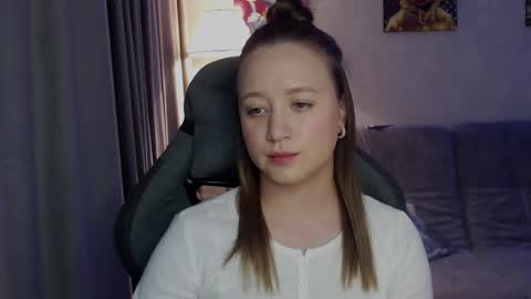 _lalune_ online show from November 7, 1:22 pm