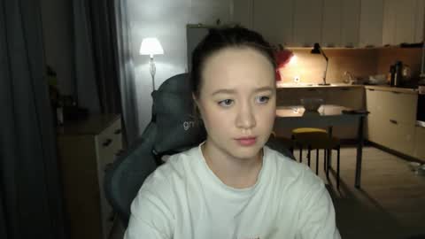 _lalune_ online show from February 17, 2:13 pm