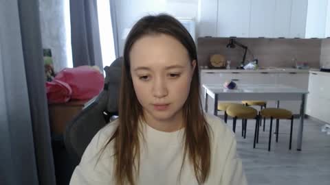 _lalune_ online show from March 1, 9:11 am