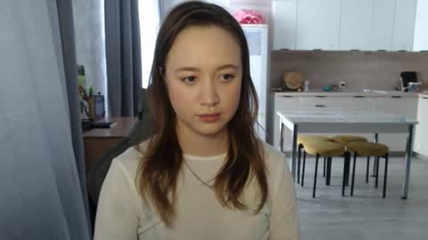 _lalune_ online show from March 5, 10:33 am