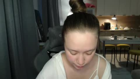 Snapshot of _lalune_ chatting on March 31, 3:01 pm _lalune_ online show from March 31, 3:01 pm
