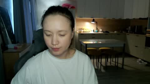 Snapshot of _lalune_ chatting on April 9, 8:53 am _lalune_ online show from April 9, 8:53 am