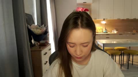 Snapshot of _lalune_ chatting on April 18, 2:43 pm _lalune_ online show from April 18, 2:43 pm