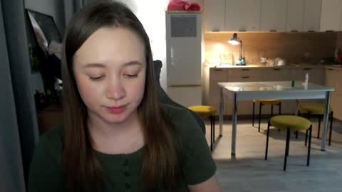 Snapshot of _lalune_ chatting on April 19, 6:10 pm _lalune_ online show from April 19, 6:10 pm