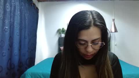 paulina  online show from December 27, 7:46 pm