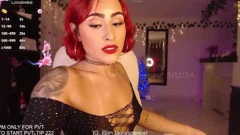 Snapshot of _lauraspencer_ chatting on December 4, 1:58 am Laura online show from December 4, 1:58 am