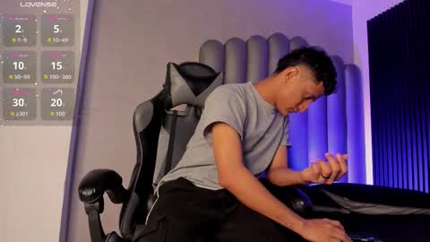 _leohot_ online show from November 5, 3:39 am