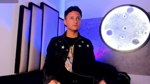 _leohot_ online show from November 7, 12:05 pm