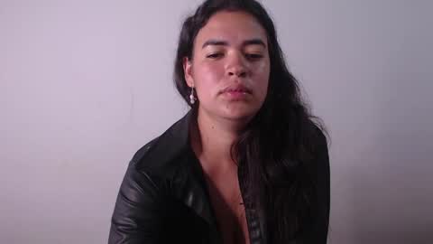 Snapshot of _leslie chatting on May 3, 1:44 am Leslie online show from May 3, 1:44 am