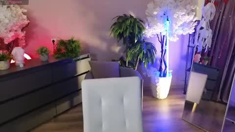 _liilcrystal_ online show from July 11, 7:49 pm