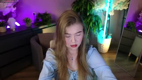 _liilcrystal_ online show from July 12, 6:54 pm