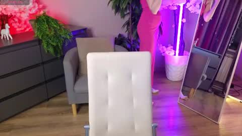 _liilcrystal_ online show from August 2, 7:23 pm