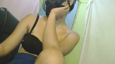 Snapshot of _lilies_gigi_ chatting on July 17, 1:56 am _lilies_gigi_ online show from July 17, 1:56 am