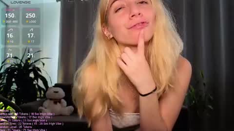Snapshot of _littlesammy chatting on June 15, 6:21 pm Sammy online show from June 15, 6:21 pm