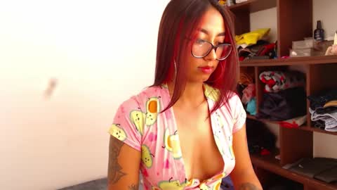 Snapshot of _loreana_ chatting on November 19, 4:29 pm _loreana_ online show from November 19, 4:29 pm