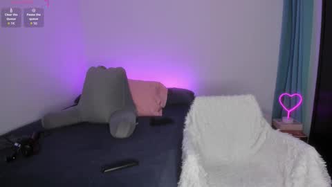   online show from November 8, 9:35 pm