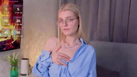 Snapshot of _luckybet_ chatting on October 6, 4:26 pm Monica online show from October 6, 4:26 pm