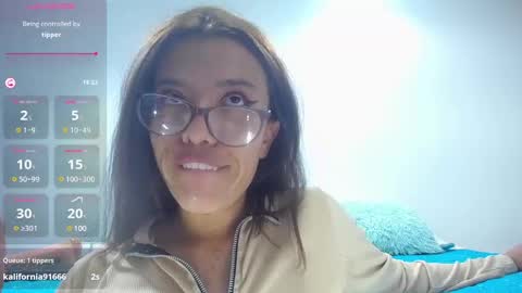 Snapshot of _lucysmith chatting on January 22, 6:20 am Lucy online show from January 22, 6:20 am