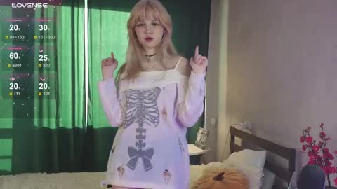 Snapshot of _lucystars chatting on April 4, 11:08 am _lucystars online show from April 4, 11:08 am