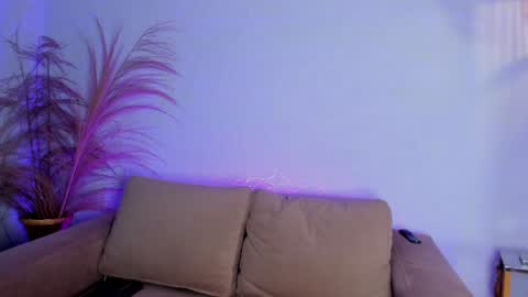  Luna  online show from December 18, 8:14 pm