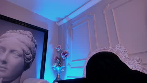  Luna  online show from January 20, 6:32 pm