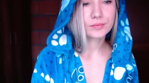 Snapshot of _lunablondie_ chatting on February 4, 3:15 pm _lunablondie_ online show from February 4, 3:15 pm