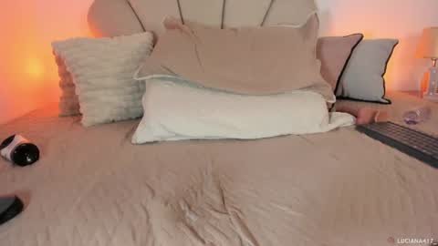 _luuciana_ online show from June 25, 5:12 am