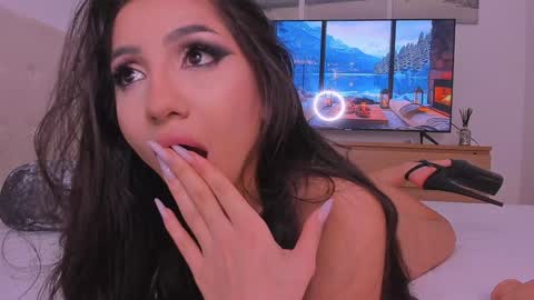 Lynna online show from January 24, 4:37 am