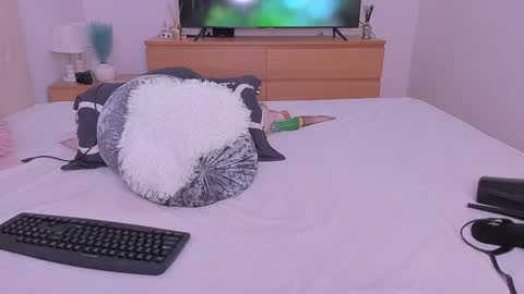 Lynna online show from February 2, 1:23 am