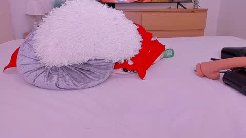 Lynna online show from February 5, 2:40 am