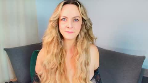 Snapshot of _madamemature_ chatting on March 13, 6:58 pm Lady Chanel online show from March 13, 6:58 pm