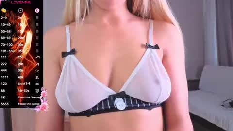 Snapshot of _maneki_neko_ chatting on June 17, 7:22 am Emma online show from June 17, 7:22 am