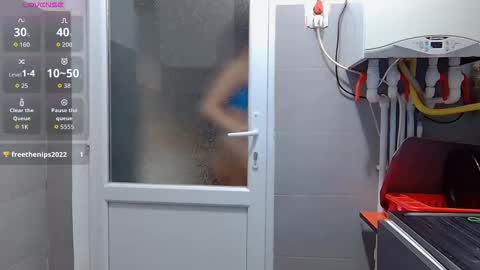 Snapshot of _mari___ chatting on October 24, 4:42 am Mari online show from October 24, 4:42 am