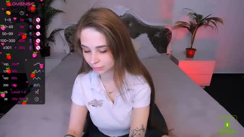 Snapshot of _mari_clark chatting on January 2, 7:18 pm Eva online show from January 2, 7:18 pm