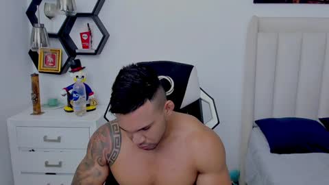 _matthew_santos_ online show from December 17, 11:17 am