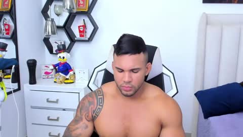 _matthew_santos_ online show from February 6, 11:04 pm