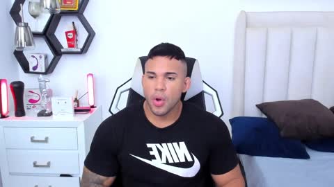 _matthew_santos_ online show from March 11, 9:26 pm