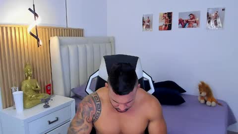 Snapshot of _matthew_santos_ chatting on April 10, 1:55 am _matthew_santos_ online show from April 10, 1:55 am