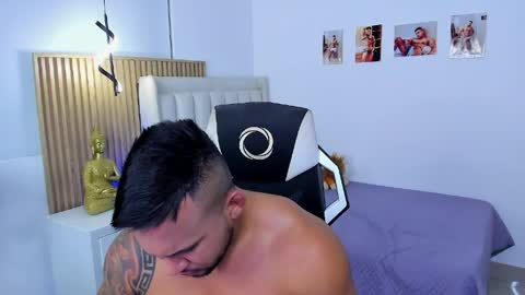 Snapshot of _matthew_santos_ chatting on April 19, 1:05 am _matthew_santos_ online show from April 19, 1:05 am