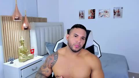 Snapshot of _matthew_santos_ chatting on May 6, 1:47 am _matthew_santos_ online show from May 6, 1:47 am