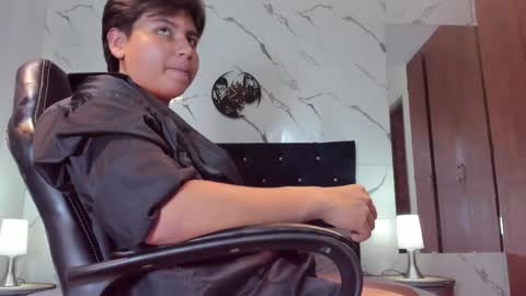 Snapshot of _maximo_1 chatting on May 6, 2:55 pm _maximo_1 online show from May 6, 2:55 pm