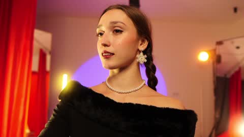 Snapshot of _meganmeow_ chatting on December 1, 9:59 pm Saturday - start 2030-2130 GMT online show from December 1, 9:59 pm