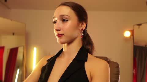 Snapshot of _meganmeow_ chatting on December 5, 3:48 am Saturday - start 2030-2130 GMT online show from December 5, 3:48 am